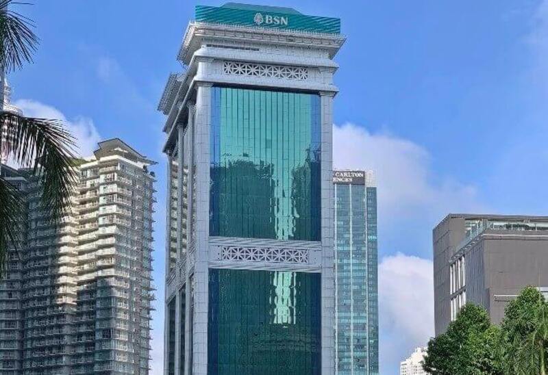 Pandangan luar bangunan ibu pejabat Bank Simpanan Nasional (BSN) di Kuala Lumpur dengan latar belakang langit biru