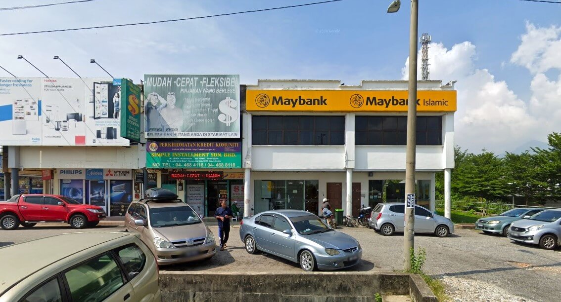 Lokasi pejabat Maybank Gurun adalah di hujung kiri deretan kiosk dua tingkat di Jalan Jerai Maju 1, Taman Jerai Maju, 08300 Gurun, Kedah