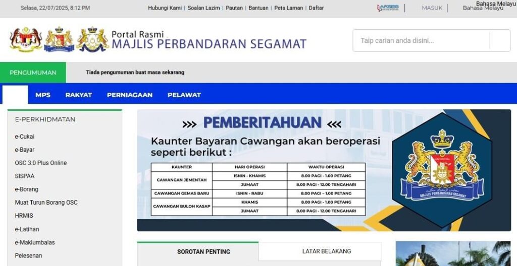 Tangkapan skrin laman web rasmi Majlis Perbandaran Segamat, menunjukkan lambang dan bahagian besar "PEMBERITAHUAN" yang memperincikan waktu operasi kaunter pembayaran cawangan