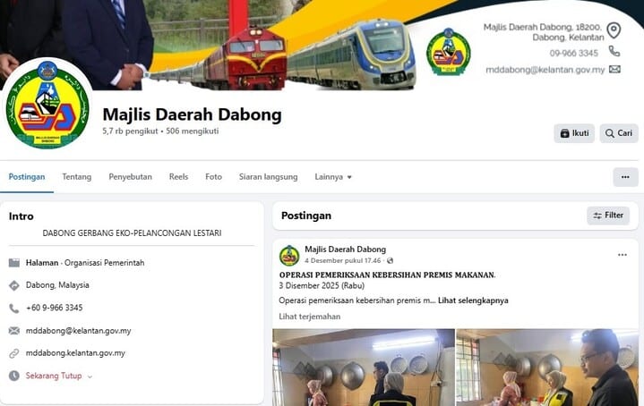 Tangkapan skrin halaman Facebook rasmi Majlis Daerah Dabong, menunjukkan gambar profil, imej muka depan kereta api dan seorang lelaki dalam saman, maklumat hubungan termasuk e-mel dan nombor telefon, teks 'Pengenalan' "DABONG GERBANG EKO-PELANCONGAN LESTARI," dan catatan terbaru mengenai pemeriksaan kebersihan sebuah pertubuhan makanan