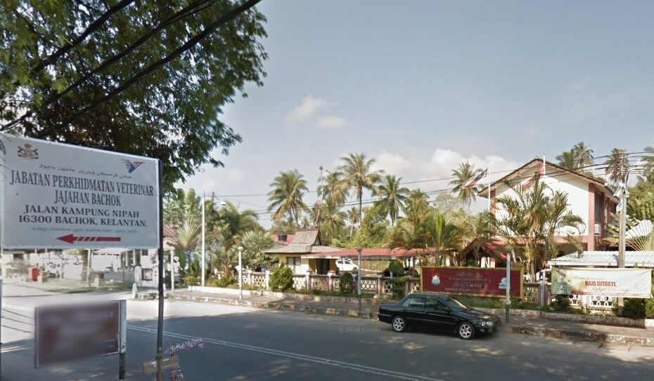 Lokasi Pejabat Majlis Daerah Bachok. Located in Bandar Pelancongan Islam, 53, D5 Jalan Bachok, 16300 Bachok, Kelantan, Malaysia. Sumber: Screenshot Google Street View & 360