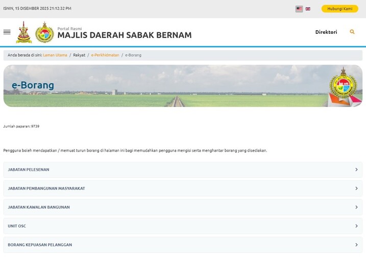 Tangkapan skrin laman web rasmi "Majlis Daerah Sabak Bernam", terutamanya halaman "e-Borang". Halaman tersebut memaparkan imej sepanduk jalan yang panjang dan lurus melalui medan rata dan menyenaraikan kategori borang elektronik, termasuk "Jabatan Pelesenan," "Jabatan Pembangunan Masyarakat," "Jabatan Kawalan Bangunan," "Unit OSC," dan "Borang Kepuasan Pelanggan."