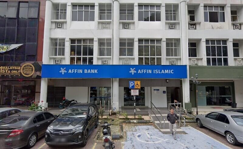 Bangunan cawangan Affin Bank Klang Utara dan Affin Islamic dengan papan tanda biru, laluan kerusi roda, dan tempat letak kereta OKU di bahagian hadapan.
