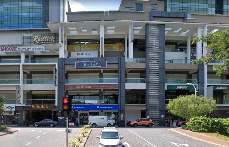Bangunan komersial berbilang tingkat moden di Cyberjaya, Malaysia. Bangunan ini menempatkan beberapa kedai runcit dan makanan, termasuk cawangan Affin Islamic Bank dan Affin Bank di tingkat bawah, Subway, Al Diwan dan Sugo Raga