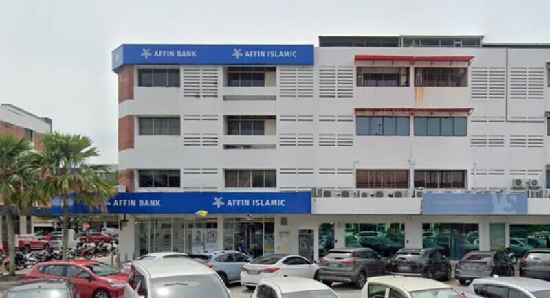 Pandangan luar bangunan cawangan Affin Bank Butterworth empat tingkat yang memaparkan papan tanda Affin Islamic dan deretan kenderaan di bahagian hadapan.