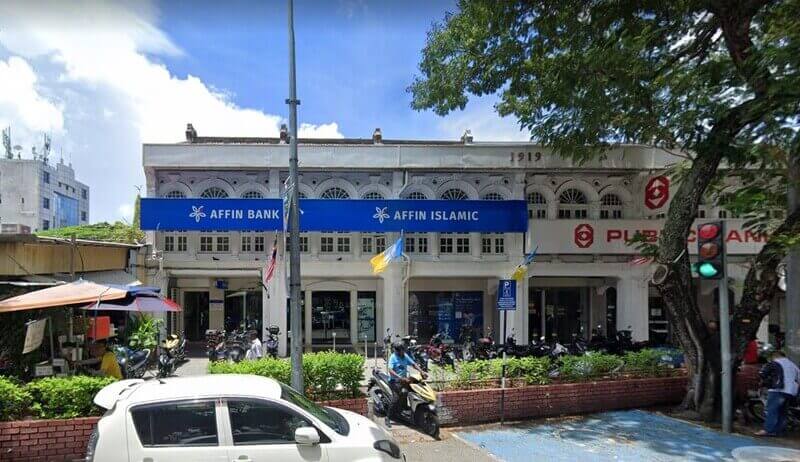 Pemandangan luar cawangan Affin Bank Jalan Macalister dan Affin Islamic di bangunan warisan dua tingkat di Jalan Macalister