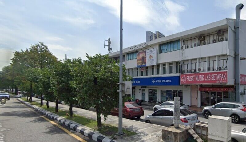 Pandangan luar bangunan cawangan Affin Bank Setapak dan Affin Islamic di Setapak dari tepi jalan