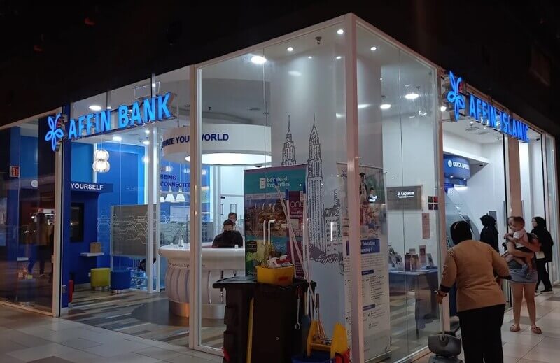 Premis cawangan Affin Bank MyTown dan Affin Islamic berkonsepkan dinding kaca di dalam pusat membeli-belah.