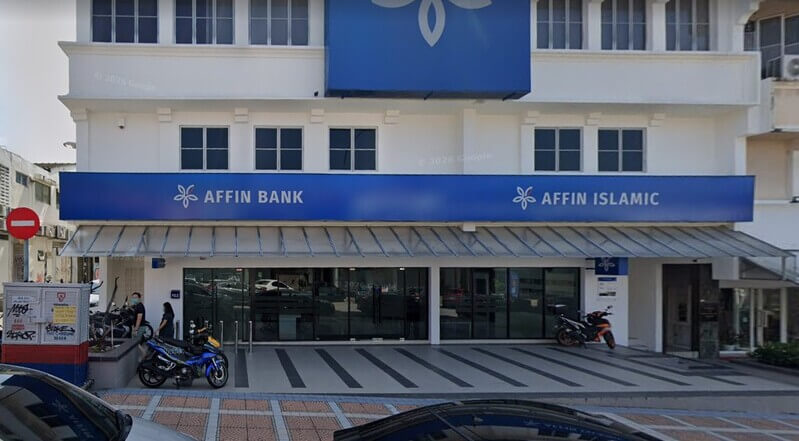 Pandangan hadapan cawangan AFFIN Bank Bangsar dan AFFIN ISLAMIC pada bangunan berpejabat berwarna putih.