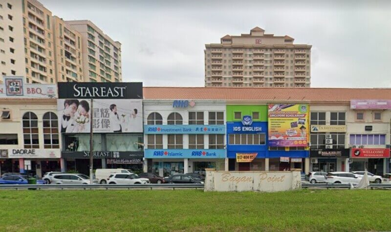 Deretan bangunan komersial di Bayan Point yang menempatkan cawangan RHB Bank di Bayan Point